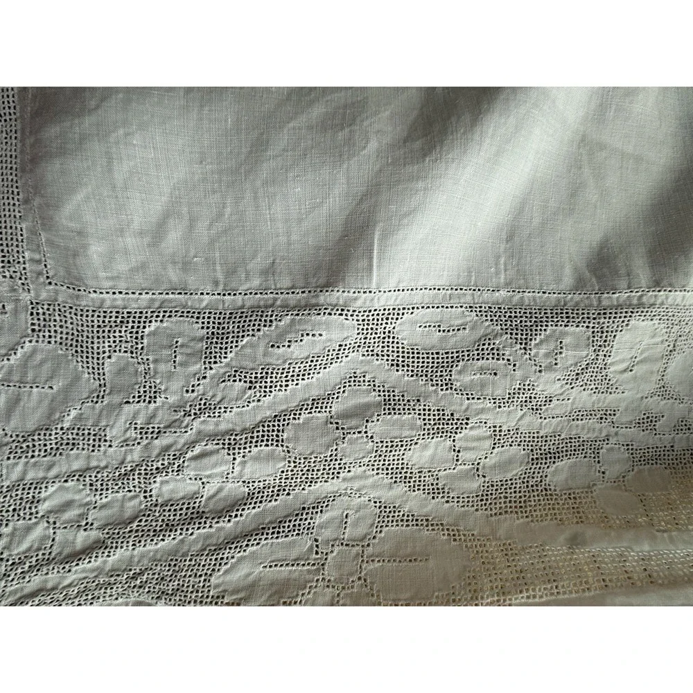 Vtg White Tablecloth Square Cotton Lace Edge  Traditional English Cottage Shabby